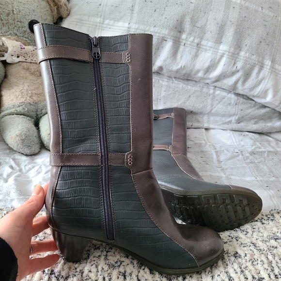 Doc marten boots - size 7 grey - Picture 1 of 5
